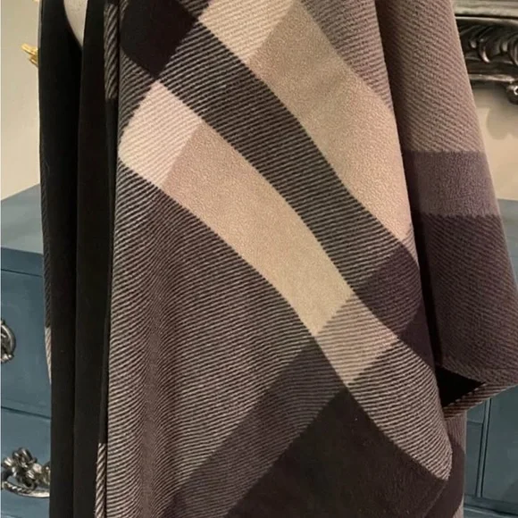 Rachel Roy Elegant Black, Gray Cream Plaid Shawl/Cape/Poncho One Sz warm fringe - Picture 6 of 11